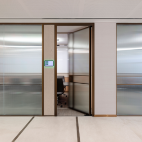 Project: Boston Consulting Group | Revolution 100 with Edge Symmetry doors | Photography: Tooze Studio